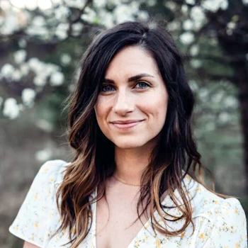 Moștenirea‐ Adrienne Young .PDF